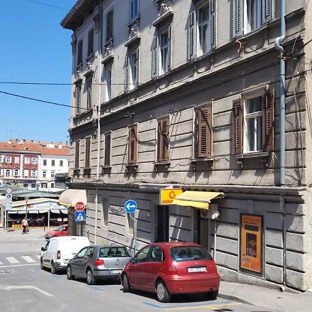 Collins Emerald Center Pula Dış mekan fotoğraf